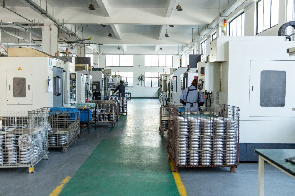 鋁壓鑄成型工藝制造的發(fā)動(dòng)機(jī)部件有什么優(yōu)勢?